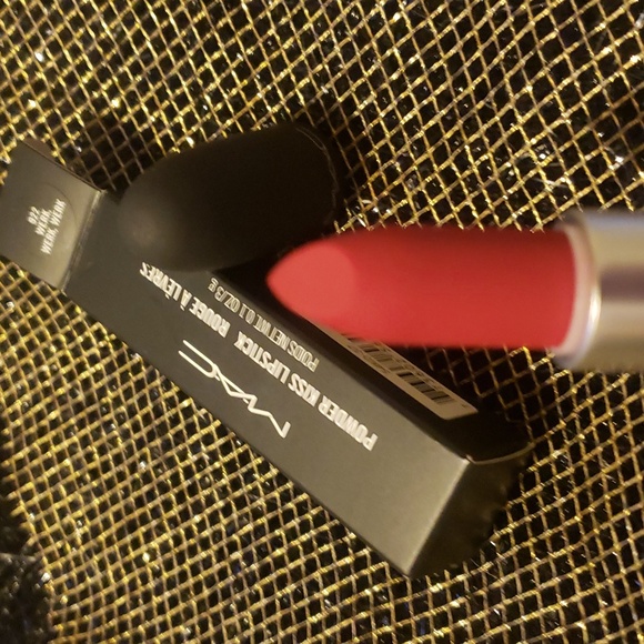 ❇️🧚♀️WERK, WERK, WERK MAC Cosmetics Powder Kiss Lipstick NWT - Picture 6 of 6